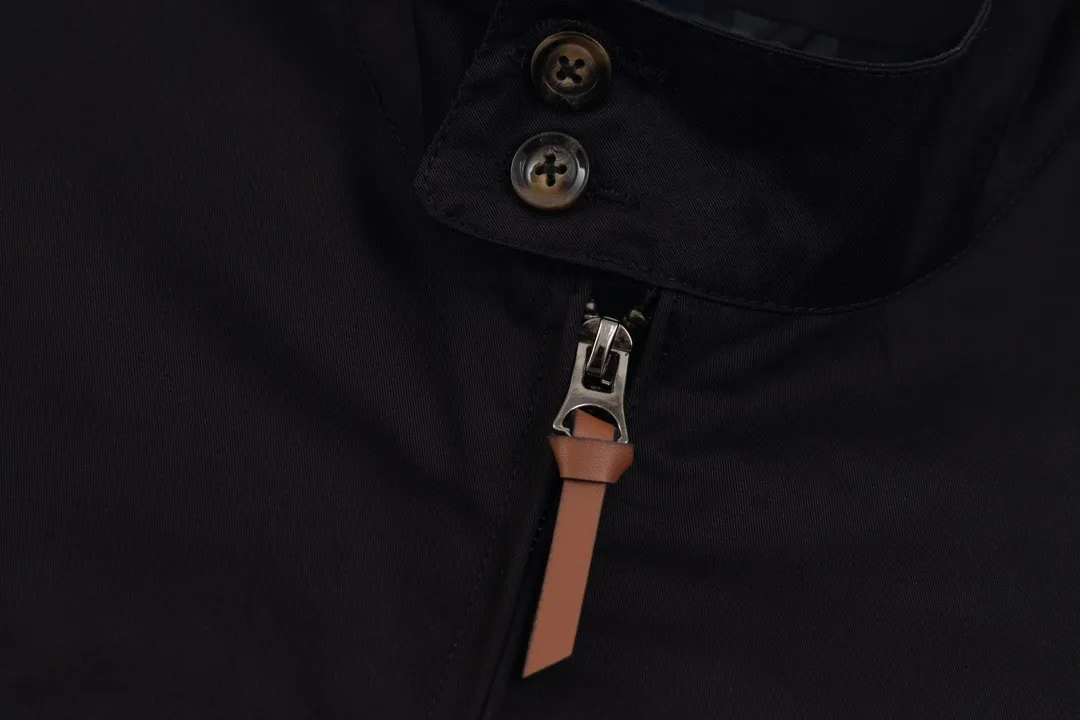 P306 💰Ralph Lauren/Ralph Lauren American vintage classic lapel old cadre retro jacket, thickened in autumn and winter, woolen lining, classic design, timeless classic, thick cotton fabric, showing a sense of vintage, collar and cuffs colorful plaid embellishment, looks good on both men and women, comfortable and comfortable, focuses on relaxed retro YYDS, one for each man and woman, an indispensable piece for autumn and winter, the hottest jacket at the moment The 100% cotton twill is thick and thick, and the pure cotton colorful plaid lining is distinguished by digital printing in the market. Exquisite embroidery. The Harrington jacket has a loose fit, is short and fat, and is super versatile. It is clean-fitting and is perfect for men and women!   Color: Khaki Navy Black Size: M/L/XL Item No.: 101579